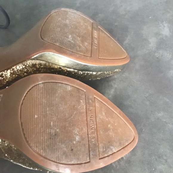 (2* for $30) Nine West Gold Glitter - Size 5 1/2" - Picture 8 of 8